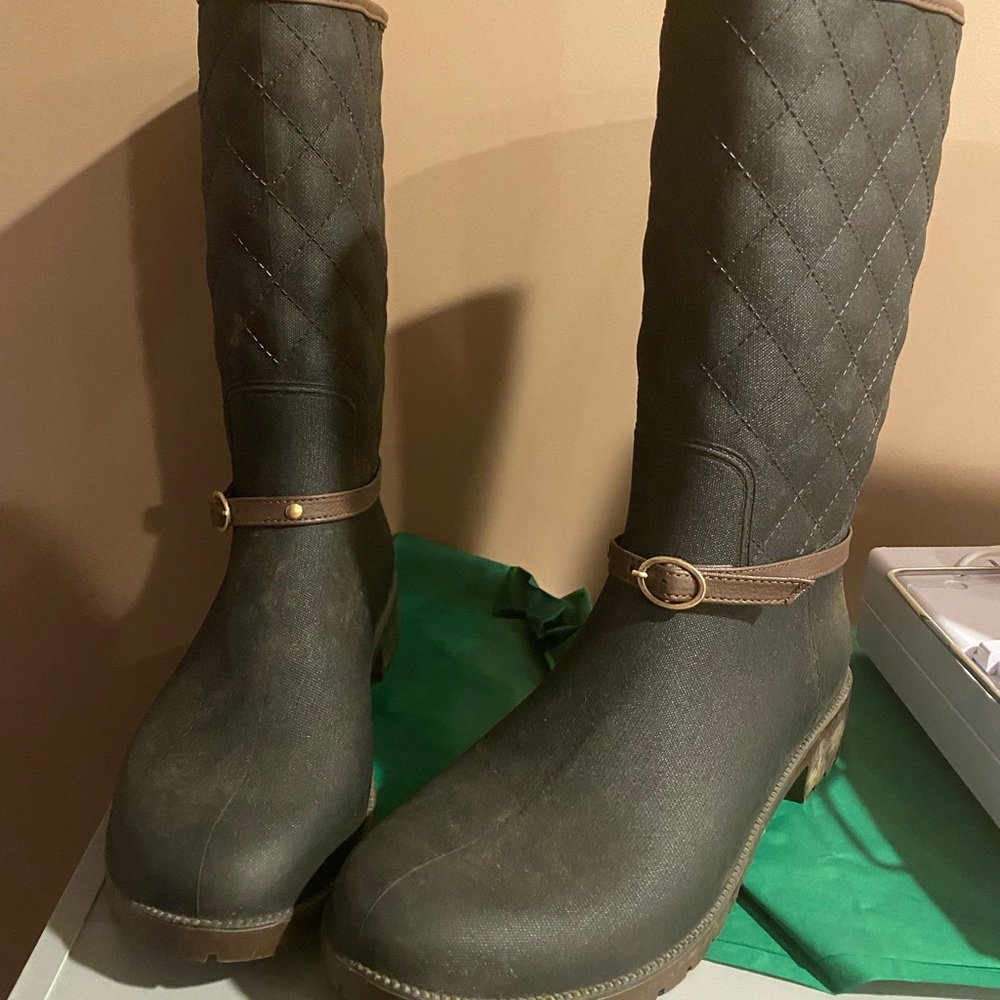 Brand new rain boots
